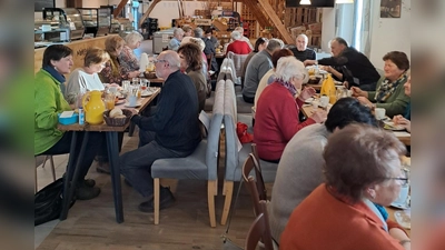 Gemeinsames Frühstück im Mühlenladl in Mähring (Bild: Karin Achatz)