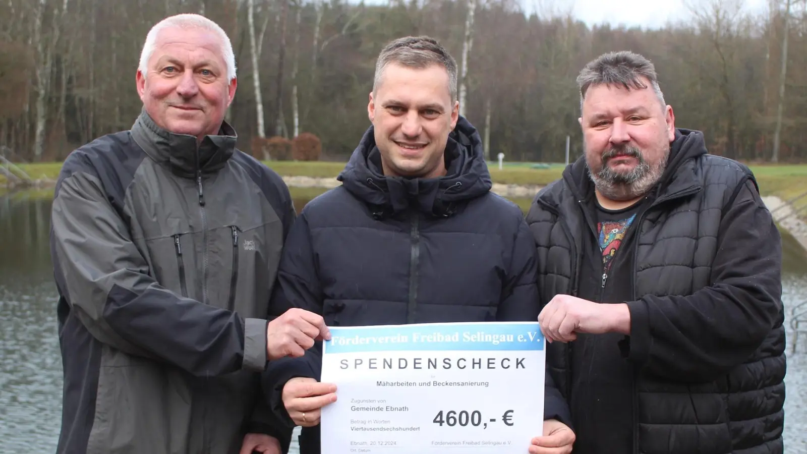 Stv. Vorsitzenden des Fördervereins Thomas Graf, Bürgermeister Wolfgang Söllner und den Kassier des Vereins Alex Heinl (von links nach rechts). (Bild: Josef Söllner)