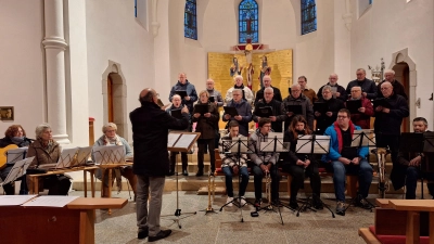 Das Adventssingen in der Pfarrkirche in Falkenberg war gut besucht. (Bild: Franziska Lang/exb)