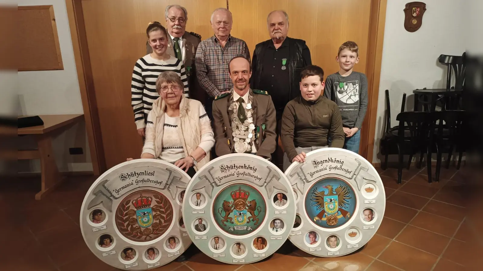 Hinten von links Günter Fleischmann, Karnick Werner, Georgie Klaus-Peter, Mitte: Fleischmann Deniese, Luber Julian, Vorne: Helga Scherupp, Fleischmann Roland, Wopperer Valentin.  (Bild: Anja Roth)