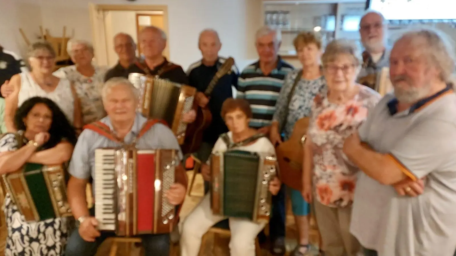 Die Teilnehmer des Sänger- und Musikantentreffens im August. (Bild: E. Böhm)