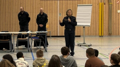 Interessiertes Publikum bei Polizeivortrag an der Luitpold-Mittelschule (Bild: Maria Treml-Paskowski)