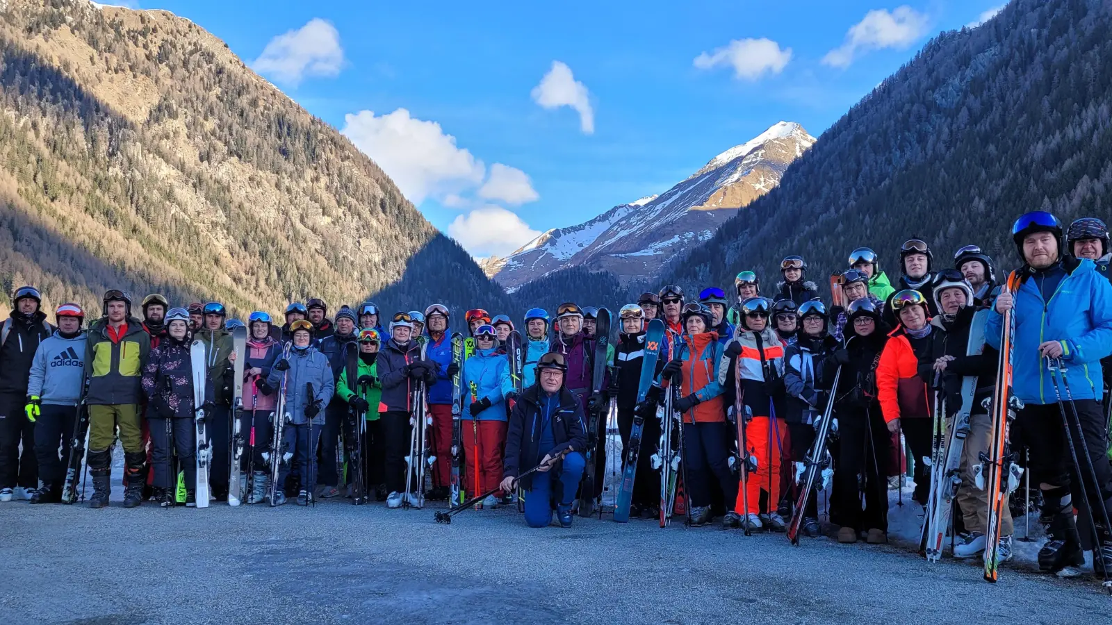 Die Skigemeinschaft der DJK Neustadt/WN und des SV Wurz verbrachte zum neunten Mal drei Skitage in Südtirol.  (Bild: Neugirg/exb)