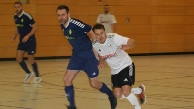 Im Zweikampf im Finale: Patrick Jordan (rechts) vom ASV Pegnitz gegen Marco Haag vom ASV Michelfeld. (Bild: Ralph Strobl)