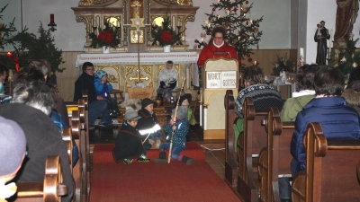 Zur vorweihnachtlichen Tradition in Trabitz gehört der besinnliche Adventsauftakt in der Zessauer Kirche (Bild). Doch auch mit Markttreiben und Musik können sich die Trabitzer auf das Christfest einstimmen lassen. (Archivbild: Bernhard Piegsa)