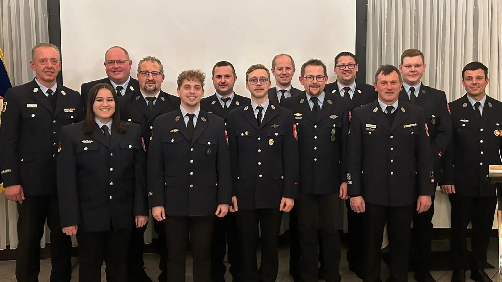 Beförderungen und Aufnahme in den aktiven Dienst bei der Feuerwehr Wernberg. (Bild: Anna Rosenberg)