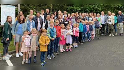 Rundum begeistert waren Kinder wie Erwachsene vom Familienschauspiel „Pippi Langstrumpf” bei den Luisenburgfestspielen. Der CSU-Ortsverband hatte dazu unter Leitung von Stadtrat Dr. Hans-Jürgen Schönberger (r.) und seiner Frau Rosi eingeladen. (Bild: Werner Schulz)