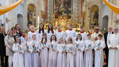 Unter dem Motto „Jesus ist unser Hirte” feierten zehn Kinder aus Bad Neualbenreuth, Wernersreuth und Pfaffenreuth Erstkommunion.  (Bild: Angelika Kempf/exb)