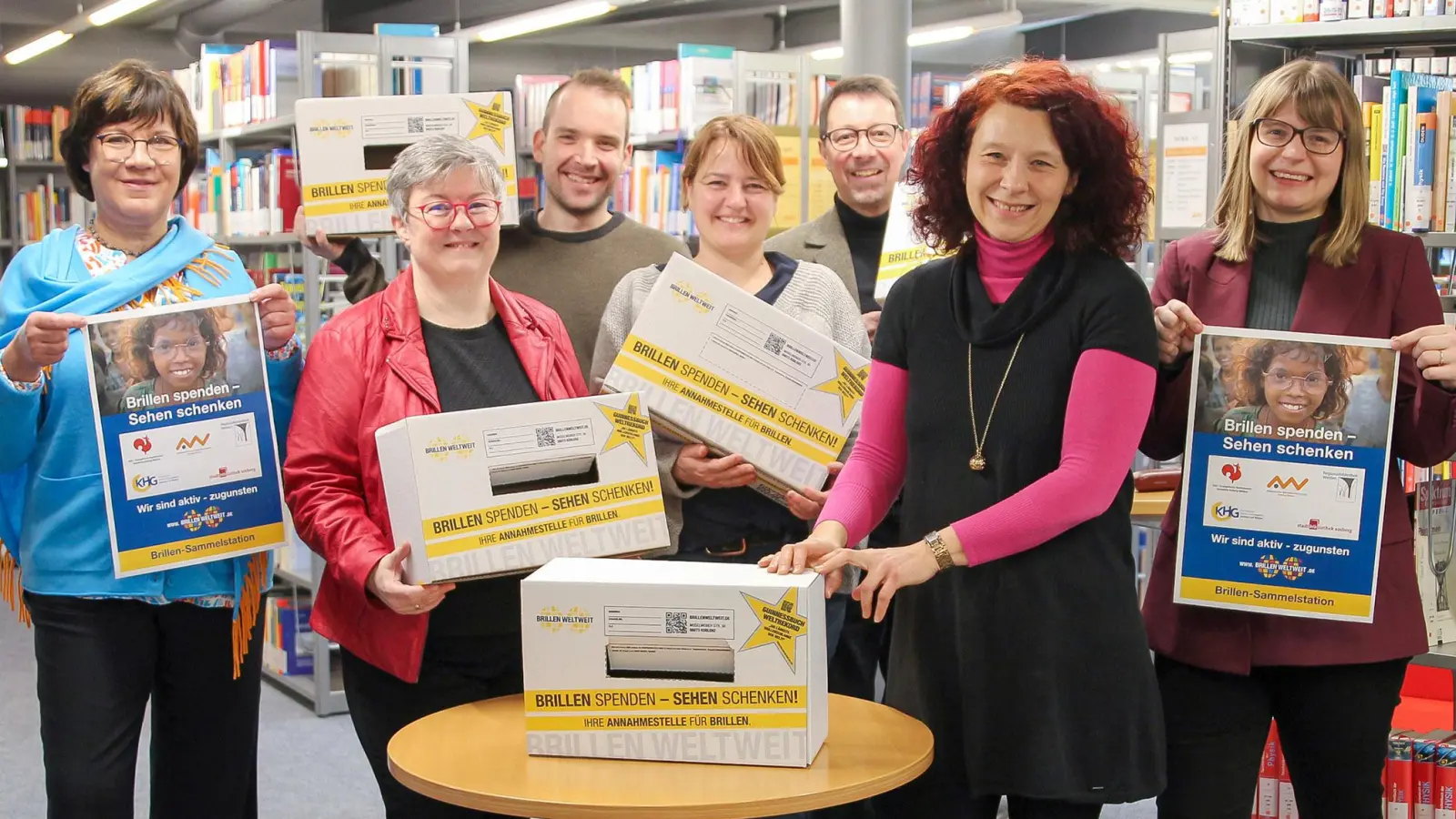 Bei der Aktion machen sie gemeinsame Sache (von links): Christina Michel (Leiterin OTH-Bibliothek Amberg), Bettina Weisheit (Leiterin Stadtbibliothek Amberg), Christoph Brechler (Umweltmanager OTH), Stefanie Hassmann (Regionalbibliothek Weiden), Markus Lommer (Hochschulseelsorger OTH), Irmgard Puschnigg (Umweltbeauftragte OTH-Bibliothek) und Lena Fischer (Leiterin OTH-Bibliothek Weiden) (Bild: Schinner/OTH Amberg-Weiden/exb)