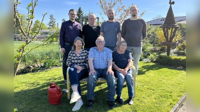 Die neue Vorstandschaft, unten von links: Benedicte Bodelle, Reinhard Heller, Bianca Heller. oben von links: Lars Trinks, Hans Süß, Thomas Hausner, Sebastian Poss (Bild: Reinhard Heller)