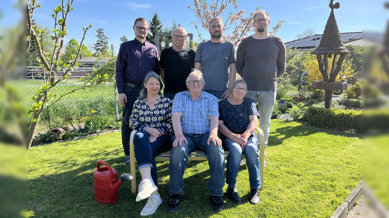 Die neue Vorstandschaft, unten von links: Benedicte Bodelle, Reinhard Heller, Bianca Heller. oben von links: Lars Trinks, Hans Süß, Thomas Hausner, Sebastian Poss (Bild: Reinhard Heller)