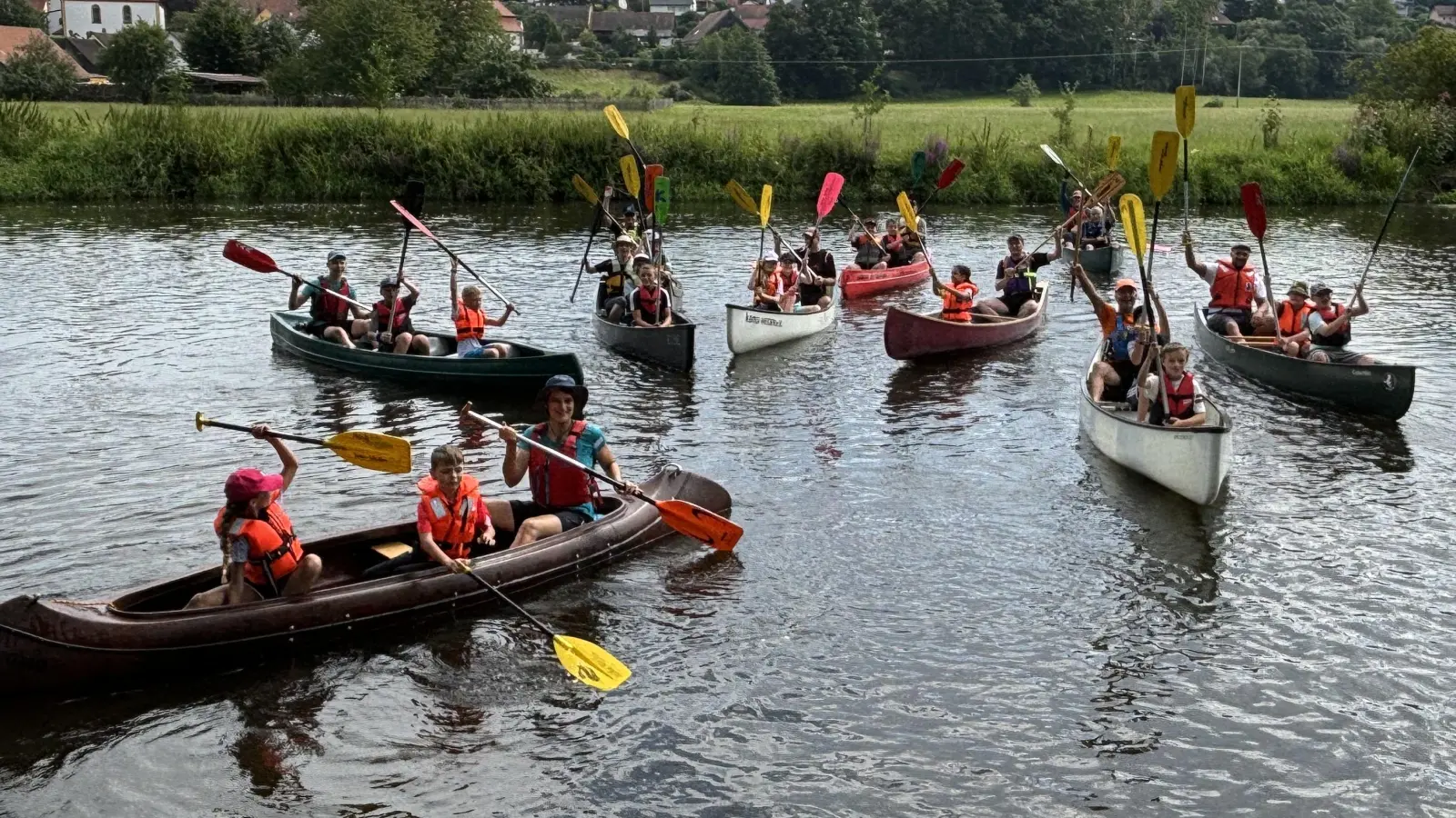 Start der Ferienaktion mit dem Kanu-Tag. (Bild: Kathi Glaser/exb)