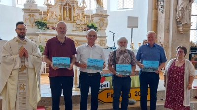 Begrüßung der neuen Kirchenverwaltung<br><br> (Bild: Andreas Kneißl )