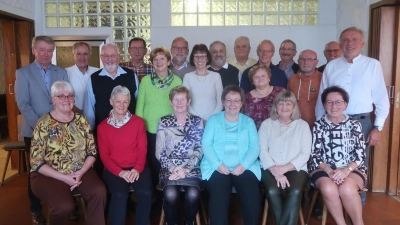 Viele alte Erinnerungen tauschen die ehemaligen Schülerinnen und Schüler des Jahrgangs 1953/54 bei ihrem Klassentreffen in Vilseck aus. (Bild: Rosi Hasenstab)