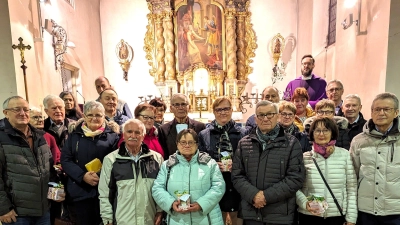 Die Pfarrei Ursensollen ehrt die Ehejubilare bei einem Gottesdienst. (Bild: Manuela Popp/exb)