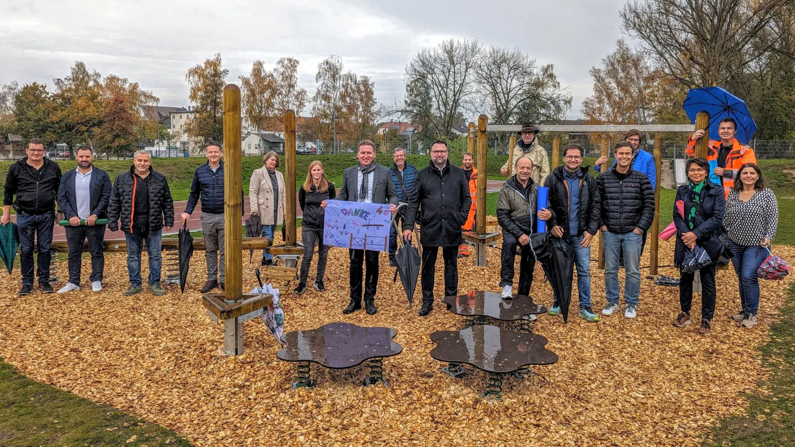 Zahlreiche Spender sorgten dafür, dass sich nun die Kinder an der Grundschule Nittenau in den Pausen sportlich betätigen und neue Freundschaften beim Spielen schließen können. <br> (Bild: Alexandra Oppitz)