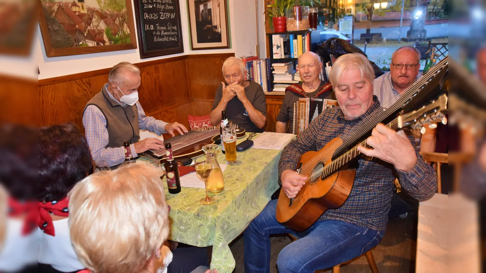 Die vier Ossingermusikanten umrahmten den Abend musikalisch  (Bild: Heidi Kurz )