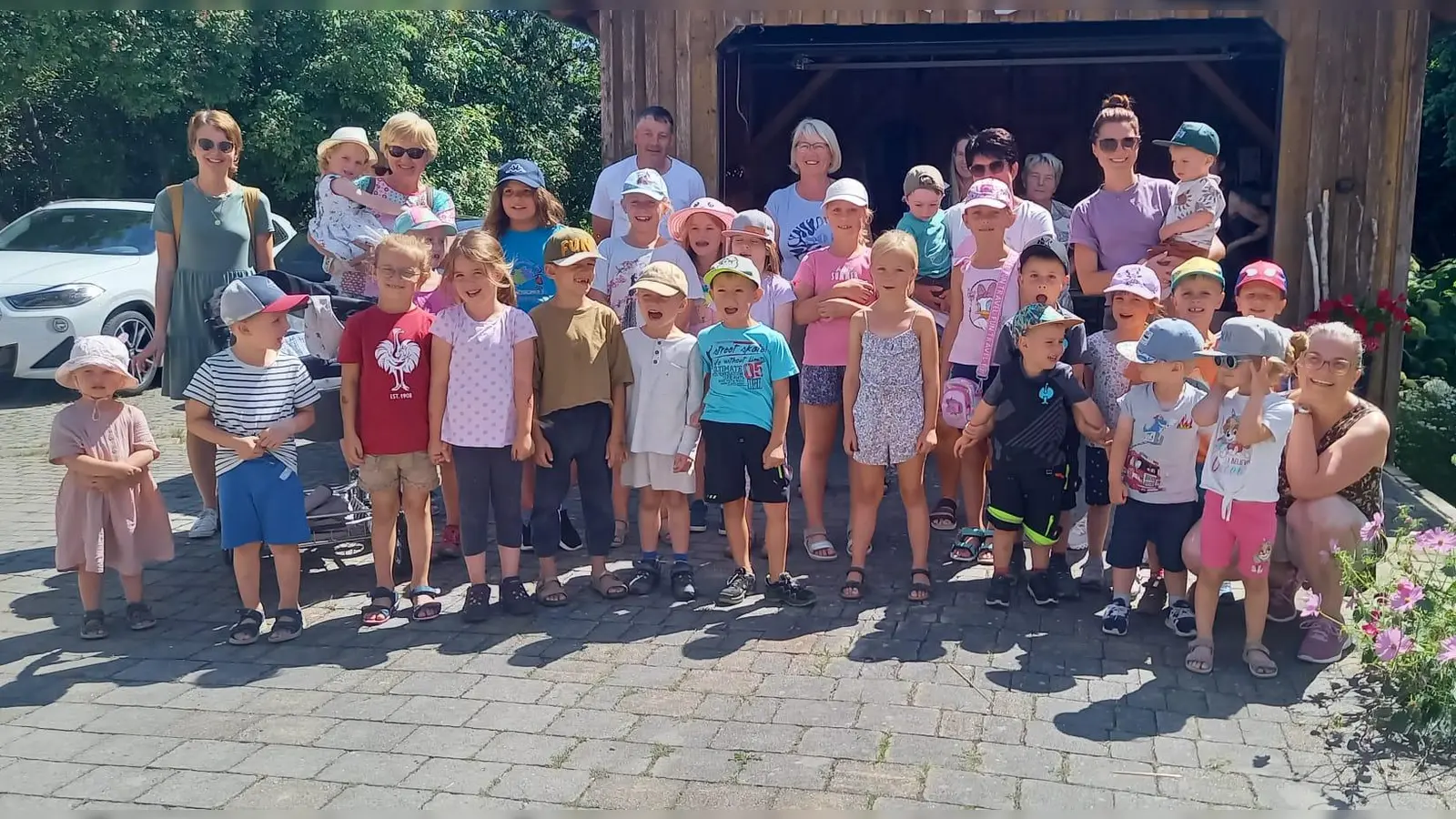 Einen abenteuerlichen Nachmittag erlebten die Kinder auf dem Bauernhof. (Bild: Theresia Hüttner)