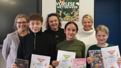 Die Klassensieger der 6. Klasse: Paul Geilersdörfer (vorne links), Olivia Schertl (vorne rechts) und die Schulsiegerin Amira Mena (vorne Mitte)<br>Nadja Wendl (Klassenleitung Klasse 5), Ulrike Ksoll-Lampe, Susanne Gebhardt (Klassenleitung Klasse 6) (Bild: Susanne Gebhardt)