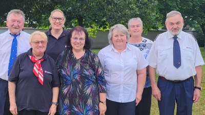 Das ist die neu gewählte Ortsvorstandschaft mit Beauftragter Barbara Faltenbacher (Dritte von rechts) und Geschäftsführer Dieter Landgraf (links). (Bild: Landgraf/exb)