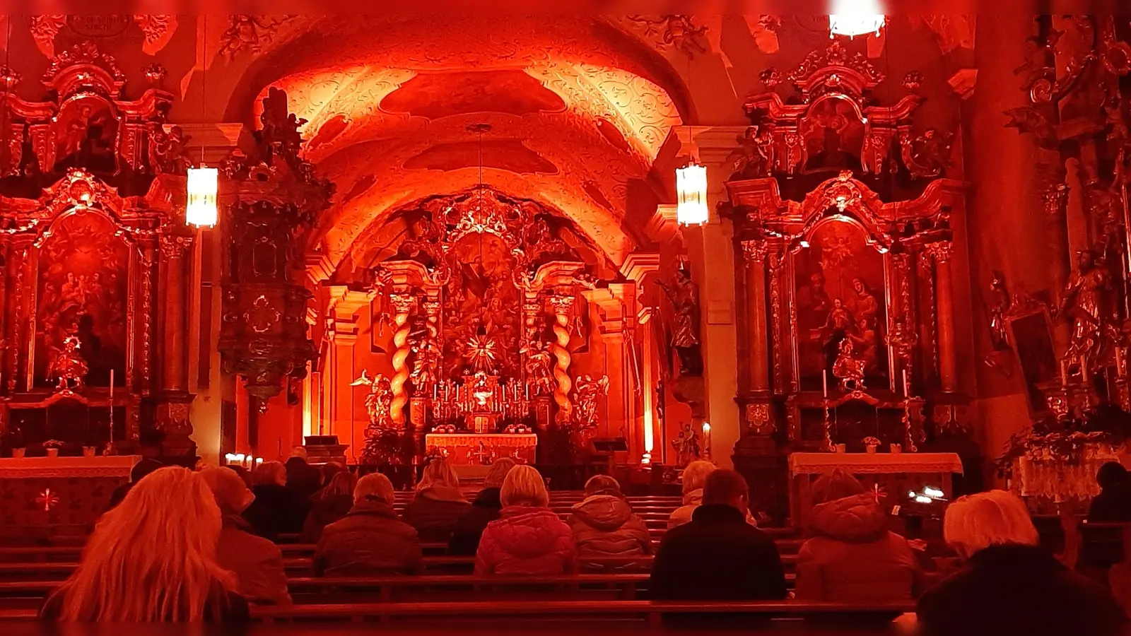 Red Wednesday in der Pfarrei Luhe (Bild: Rita Gleißner)