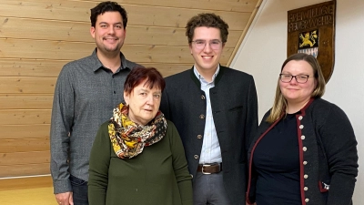 Von links: Wahlleiter Sven Lehner, stellv. Ortsvorsitzende Evi-Bauer-König, Ortsvorsitzender Tobias Konrad, stellv. Ortsvorsitzende Christina Heinrich. (Bild: Christa List )