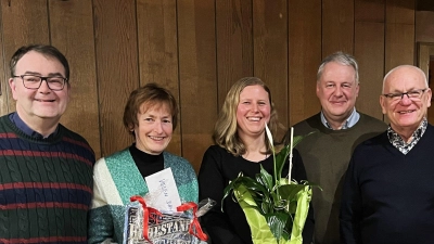 Einen Wechsel gibt es im Pfarrbüro von St. Marien. Von links Pfarrer Herbert Mader, die scheidende Pfarrsekretärin Evi Rauch, ihre Nachfolgerin Alexandra Deichler, Pfarrgemeinderatssprecher Richard Reisinger und Kirchenpfleger Erich Weiß. (Bild: Martin Pöllath/exb)