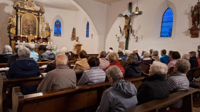 Rosenkranzgebet in der Dreifaltigkeitskirche. (Bild: Margarete Hirsch)