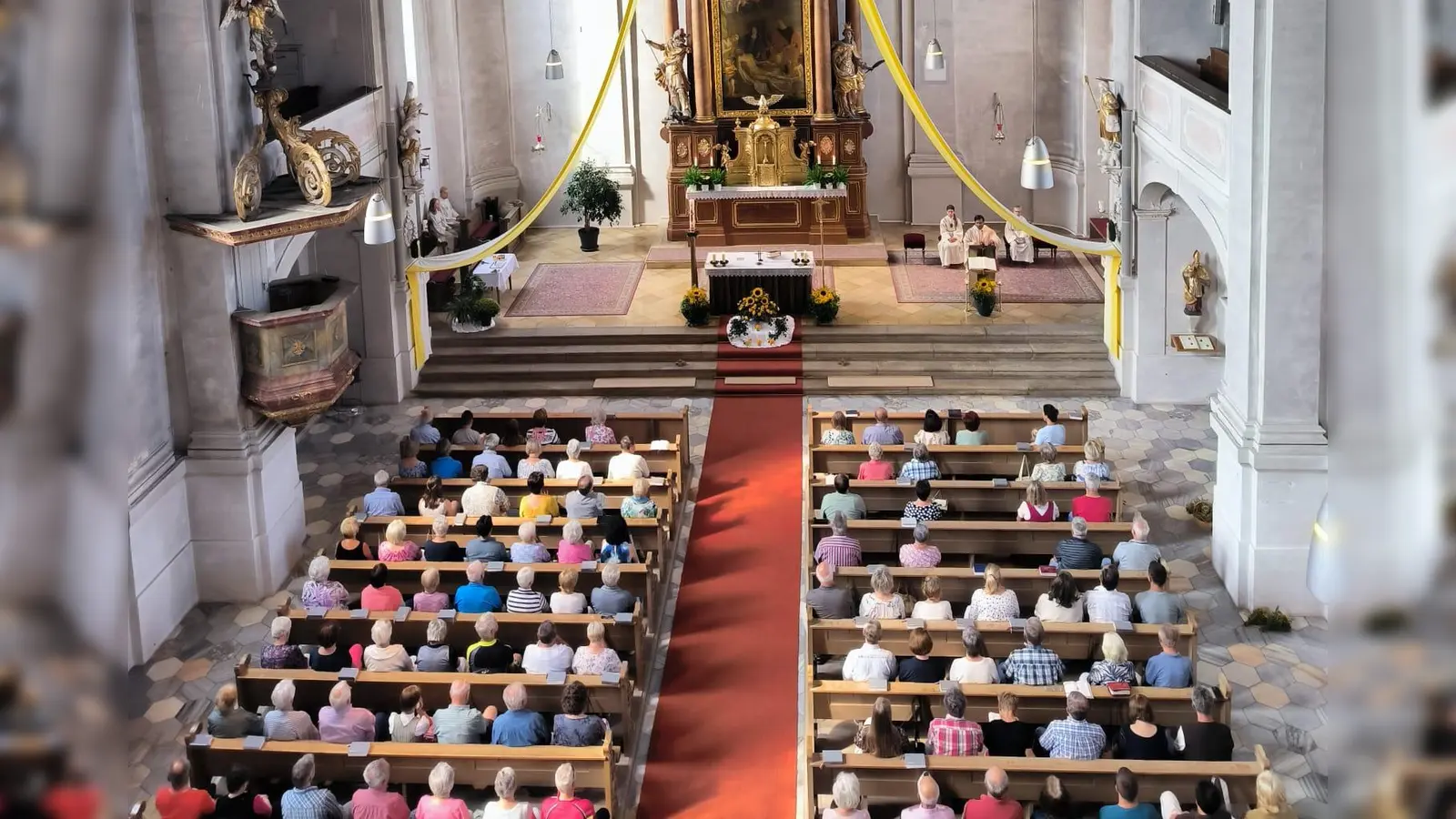 Der Festgottesdienst an Maria Himmelfahrt mit Pater Martin. (Bild: Katharina Schnurrer)