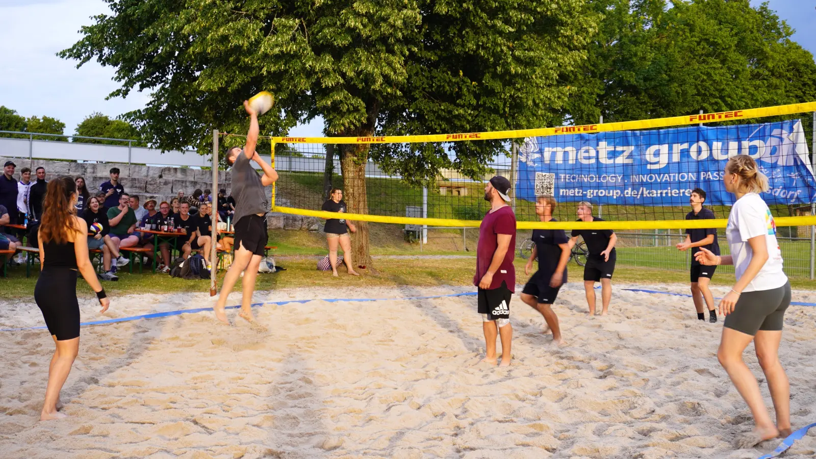 Die „Gruppe” (vorne) und „Ensdorf” lieferten sich ein hochspannendes Finale (Bild: Lothar Trager)