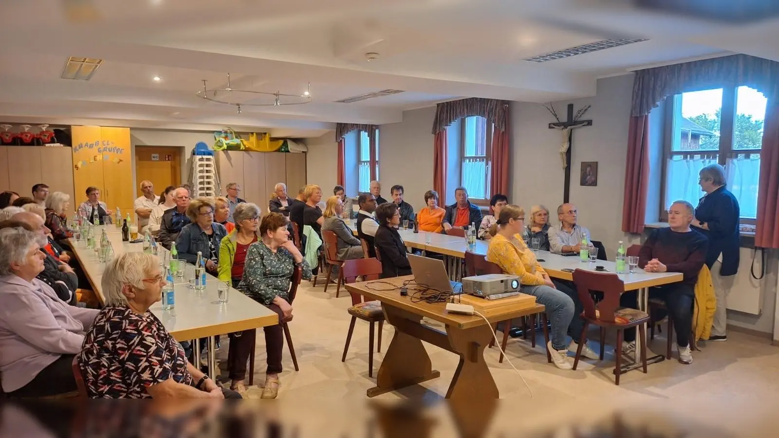 Dr. Annemarie Schraml referierte beim Arbeitskreis Mission in Neusorg über das Projekt „Feuerkinder”. (Bild: Arbeitskreis Mission Neusorg/exb)