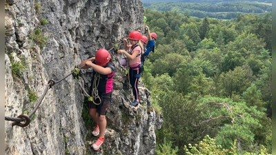 Klettern am Höhenglücksteig. (Bild: Roland Lutz)