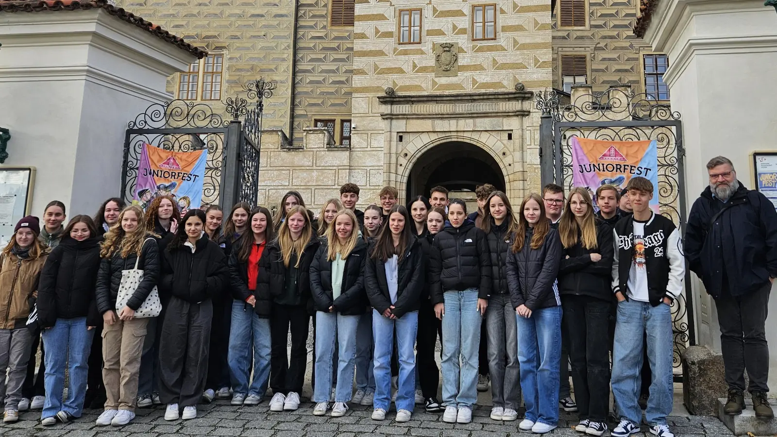 Die Realschüler aus Nabburg besuchen das Juniorfest in der Partnerstadt Horšovský Týn (Tschechien).  (Bild: Elisabeth Schneider/exb)