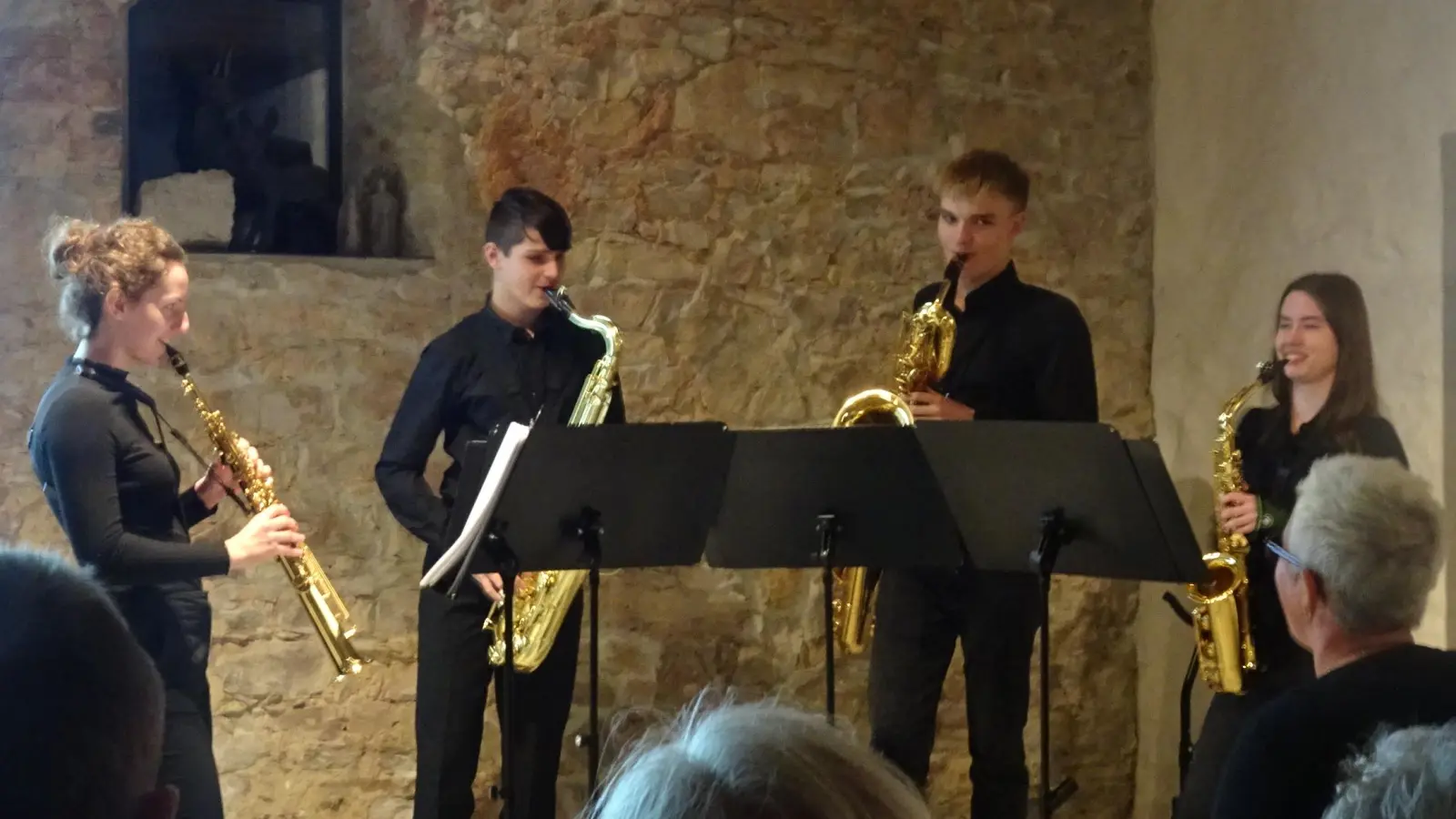 Eingerahmt wurde die gelungene Veranstaltung von den schwungvollen Darbietungen der Sax Reger Quartetts vom Max-Reger-Gymnasium Amberg. (Bild: Hildegund Domanits )