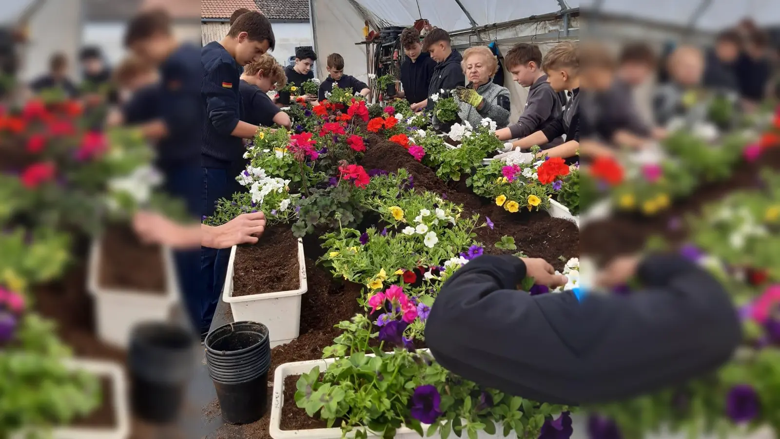 Schülerinnen bei der Arbeit (Bild: Florian Dendorfer)