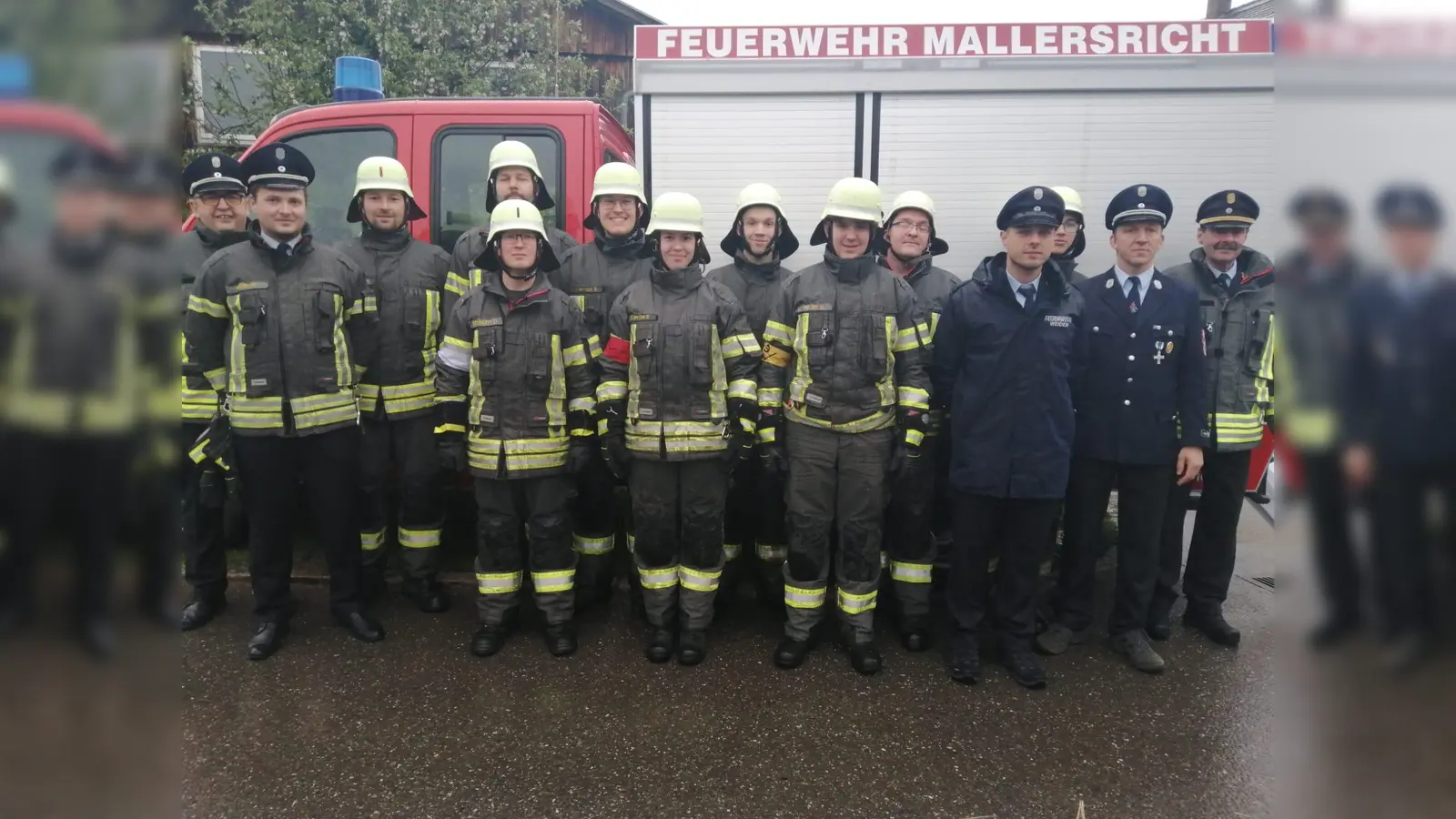 Aktive der Feuerwehr Mallersricht haben erfolgreich die Prüfung für das Leistungsabzeichen „Die Gruppe im Hilfeleistungseinsatz Variante 2“ absolviert. (Bild: Martin Beutner/exb)