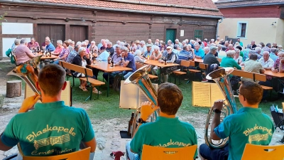 Öffentliche Musikprobe der Blaskapelle Ernestgrün im Sengerhof. (Bild: Josef Frank)