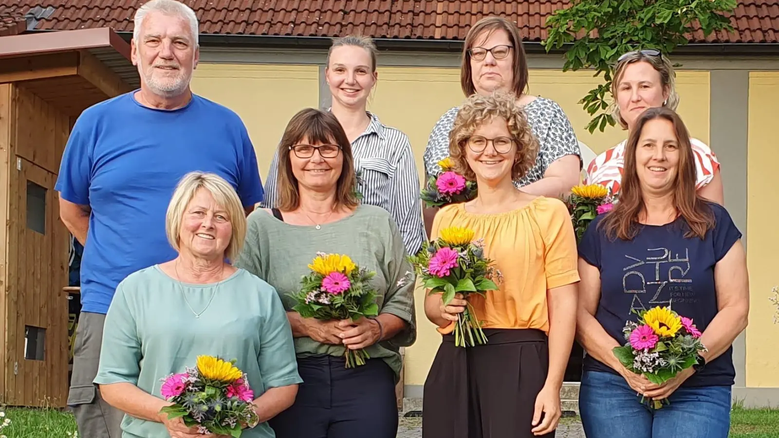 Neue Vorstandschaft mit dem Vorstand des Hauptvereins: Heiner Hildebrand, Susanne Reis, Verena Tafelmeier und Martina Götz (von links oben), Anita Bauer, Maria Englert, Melanie Tafelmeyer und Gudrun Heibl (von links unten) (Bild: Gudrun Heibl)