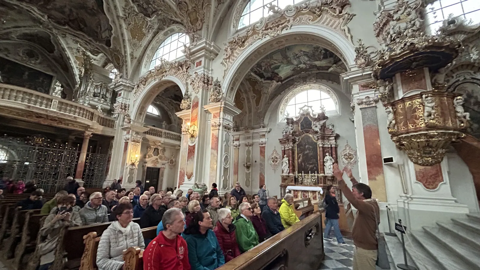 Die Barock-Basilika „Maria Himmelfahrt” im Kloster Neustift bei Brixen beeindruckte die Reiseteilnehmer der IG „Freunde Südtirols” nachhaltig. (Bild: Andreas Royer )