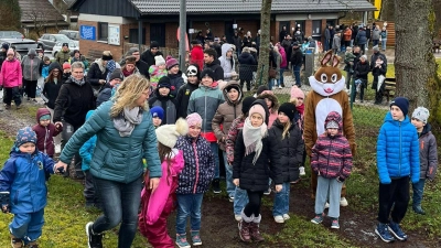 Trotz schlechten Wetters war die Ostereiersuche im Freibad Ebnath gut besucht.  (Bild: Josef Söllner/exb)