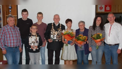 Ernst Danhauser, Andre Paulus, Jaiden Taylor Fox, Simon Ruppert, Walter Wolf, Lisa Himmelhuber, Annerose Danhauser, Tanja Hüttner und Erwin Himmelhuber.  (Bild: Anita Himmelhuber)