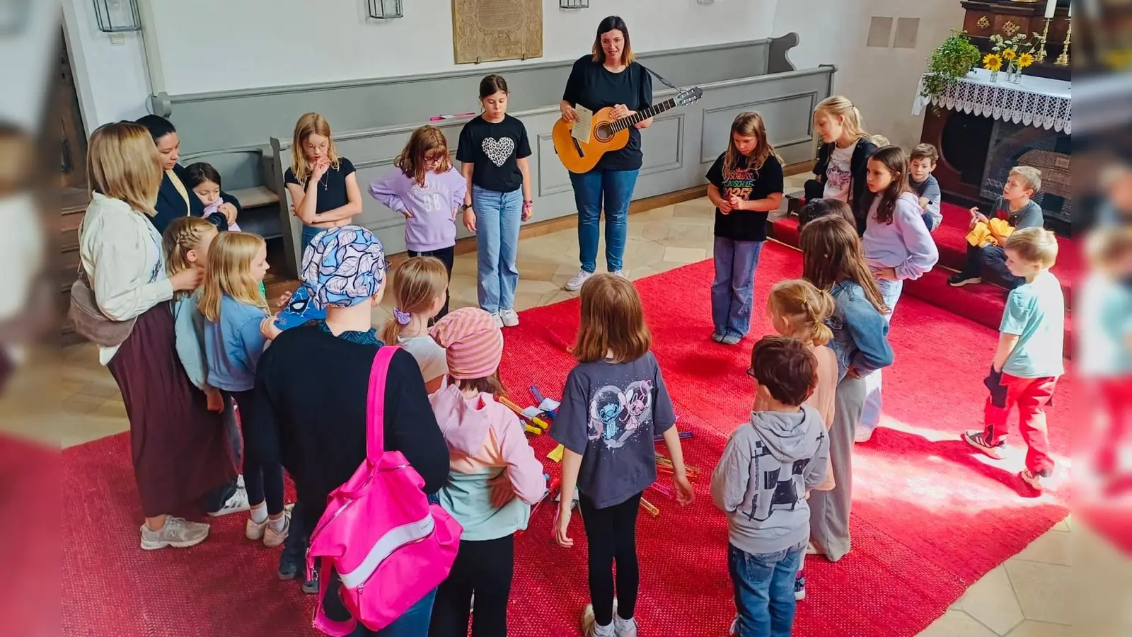 Zum Abschluss des School´s Out Brunch gab es für die Teilnehmenden einen Feriensegen zum Start in die Ferien. (Bild: Ann-Kathrin Förderreuther)