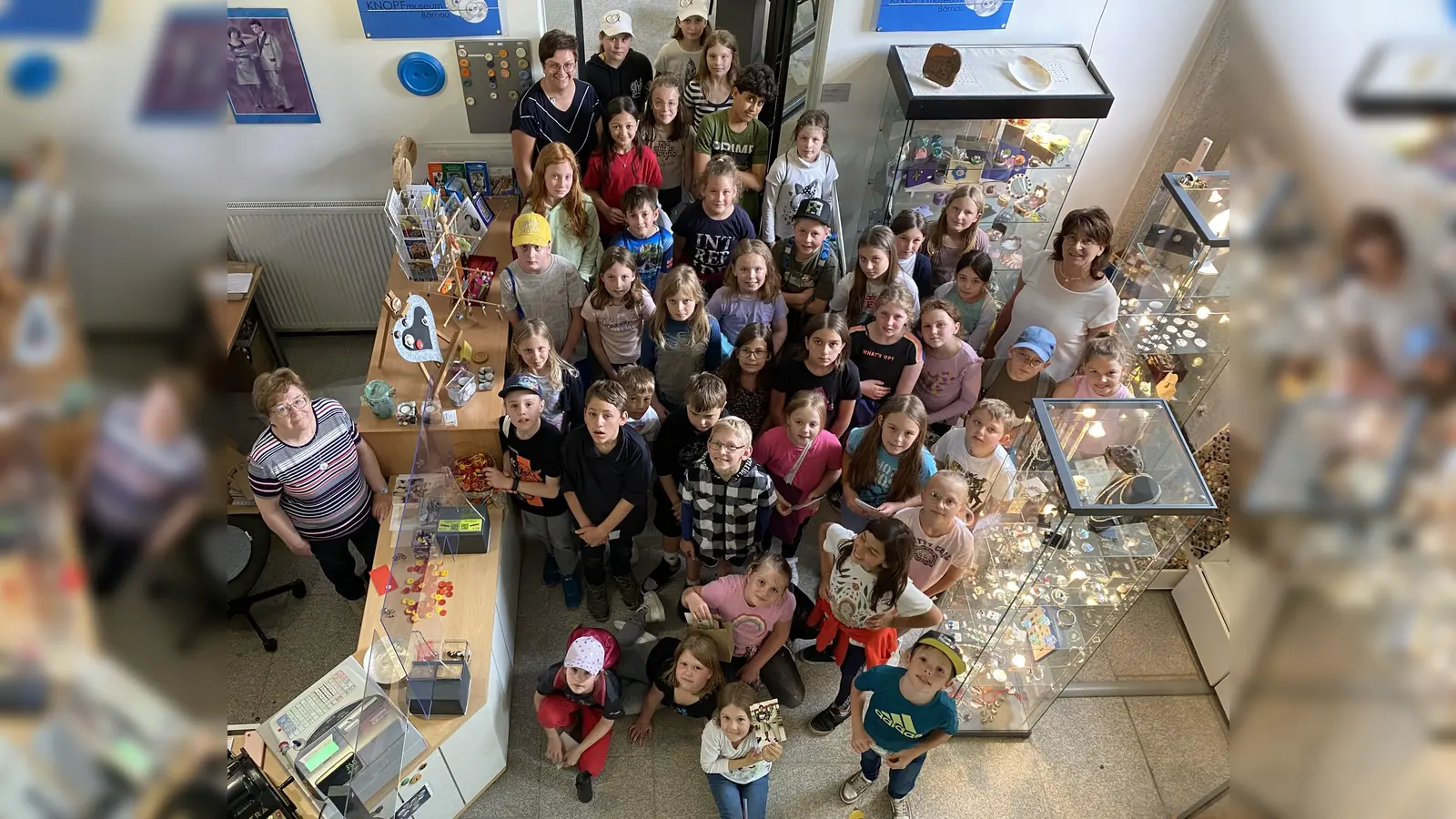 Das Knopfmuseum besuchten die Kinder der dritten und vierten Klasse der Grundschule Bärnau.  (Bild: Birgit Zant/exb)