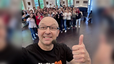 Richard Filz mit allen Teilnehmerinnen und Teilnehmern. (Bild: Richard Filz)