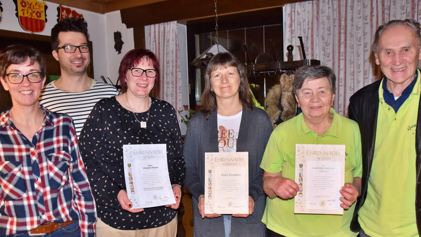 Ehrungen beim Gartenbauverein: (von links) Michaela Basler, Christian Hirsch, Christine Pesold, Petra Grembler, Anneliese Grötsch und Erich Richthammer. (Bild: wku)