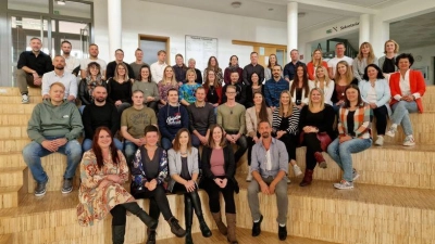 Gruppenfoto in der Aula der Realschule (Bild: Sandra Meckl)