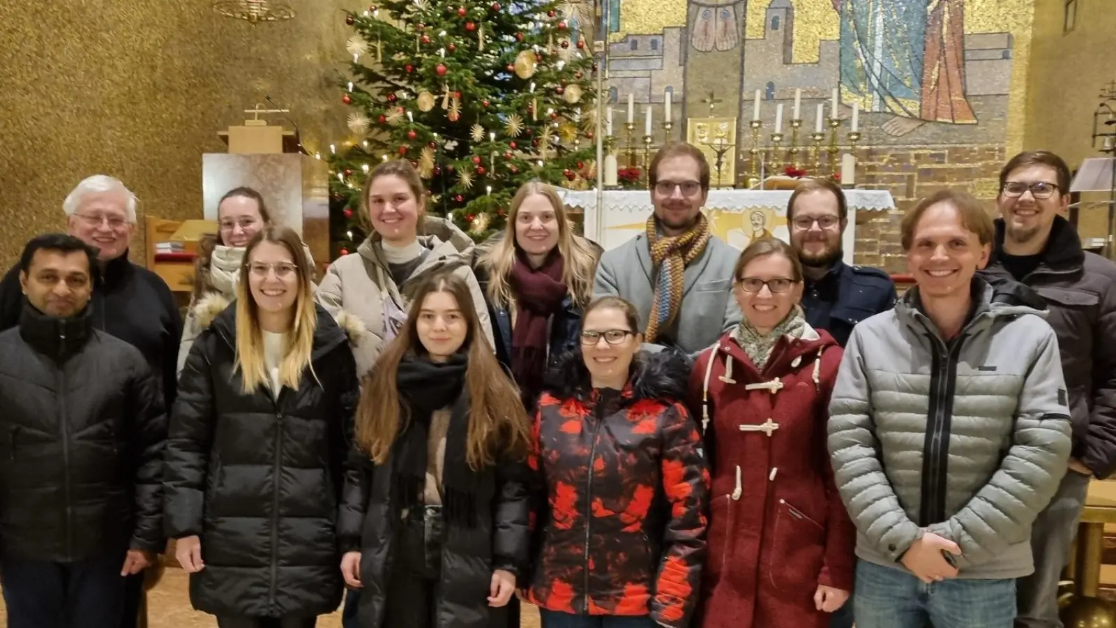 Chor Lord’s Day aus Rieden begeistert bei Vorabendmesse in der Herz-Jesu-Kirche Weiden (Bild: Peter Steigner)