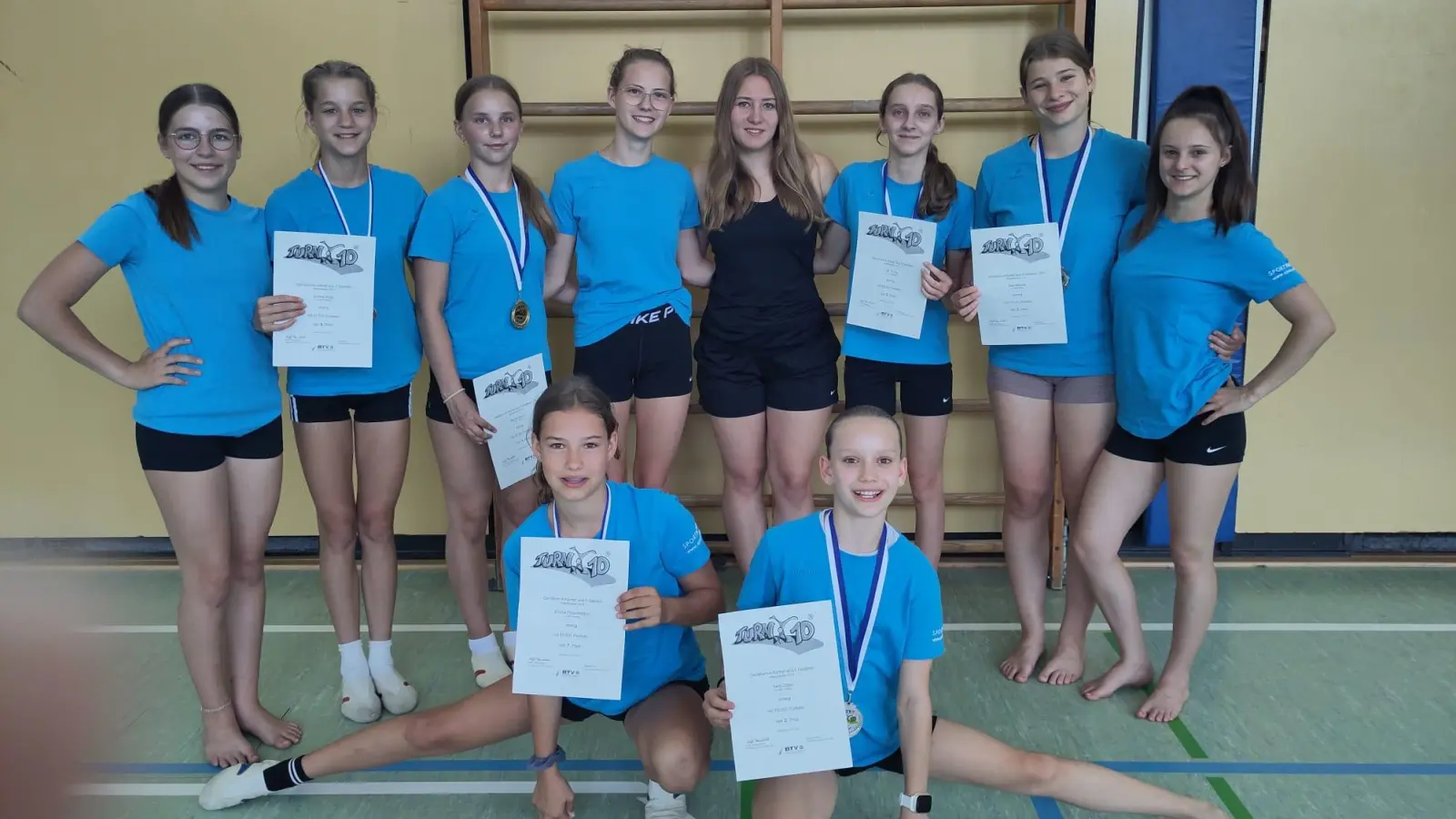 Hinten vl: Leni Härtl, Emma Walz, Maria Günzl, Myriam Spörer, Jana Fuchs, Lilli Fuchs, Jalia Menner, Alina Spies <br>vorne vl.: Emma Fleischmann und Nele Jäger (Bild: Beate Kellner)