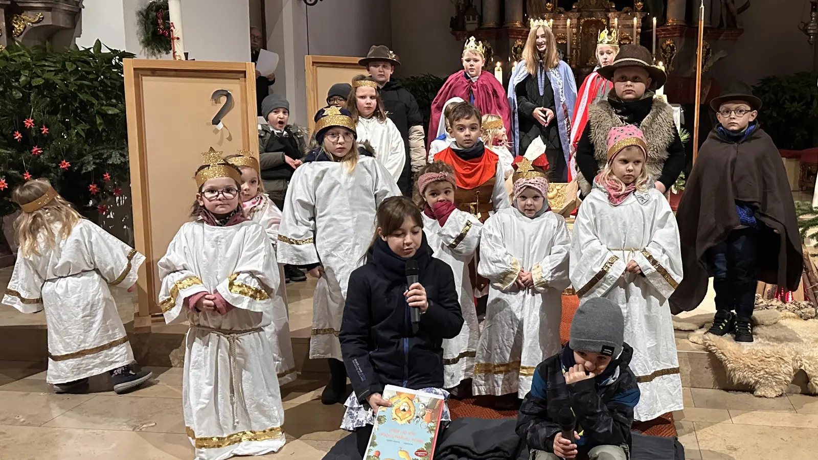 Viele Kinder kennen die Weihnachtsgeschichte heute nicht mehr, brachten die kleinen Darsteller zum Ausdruck. (Bild: Siegfried Bock )