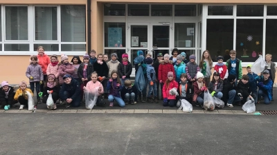 Jede Menge Müll und Unrat sammelten die Mädchen und Buben der Grundschule Bad Neualbenreuth auf einer Ramadama-Tour kurz vor den Osterferien ein. (Bild: Grundschule Bad Neualbenreuth/exb)